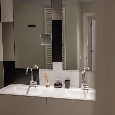 Deluxe Canteras Center